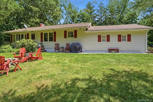 9 Rocky Rd, Red Hook, NY, 12571-2275 | Card Image