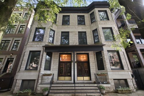3-833 W Buckingham Place, Chicago, IL, 60657 | Card Image
