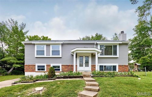 241 Valleyoak Ct, Ballwin, MO, 63021-6550 | Card Image