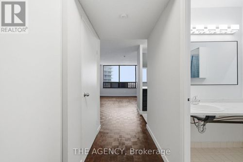 2102b-2360 Dundas Street W, Toronto (High Park North), ON, M6P4B2 | Card Image