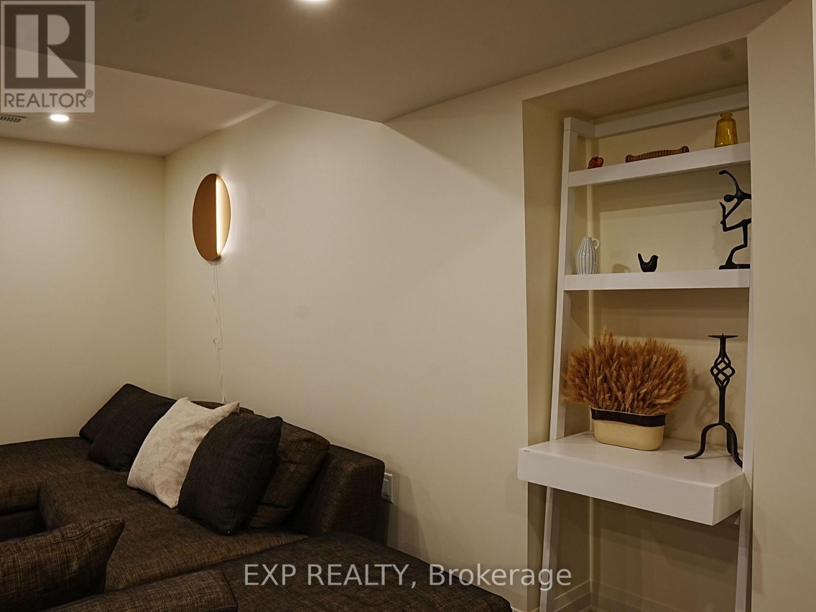 Residential Lease in Mississauga (East Credit) 3