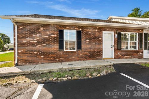 121 24th St Nw, Hickory, NC, 28601-5732 | Card Image