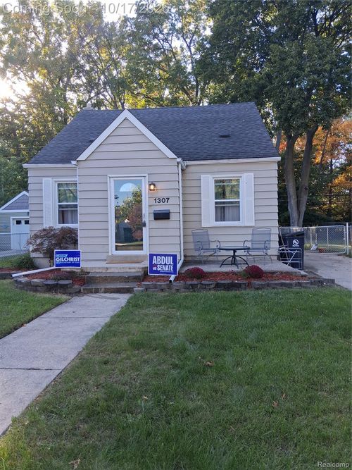 1307 N Alexander Ave, Royal Oak, MI, 48067-3652 | Card Image
