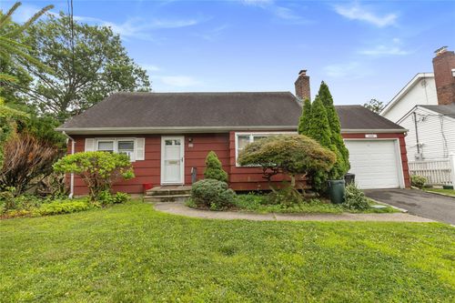 11 Glenwood Rd, Glen Head, NY, 11545-1311 | Card Image