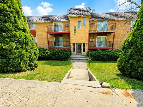 208 Flintridge Dr, Rockford, IL, 61107-5096 | Card Image