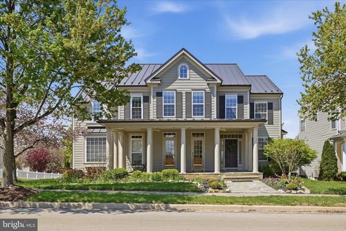 218 Braddock St, CHARLES TOWN, WV, 25414-5083 | Card Image