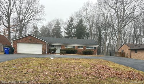 18319 Mcintyre St, Detroit, MI, 48219-2365 | Card Image