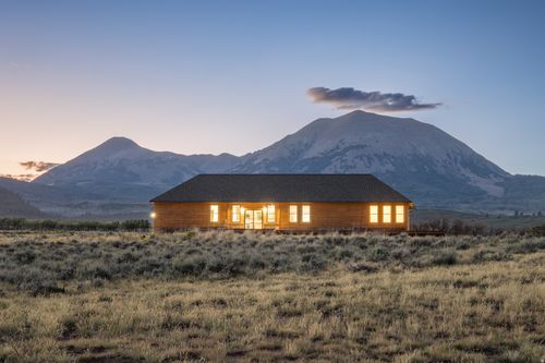 142 N Porcupine Ln, La Sal, UT, 84530 | Card Image
