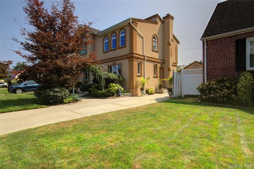 997 Glen Dr, Franklin Square, NY, 11010-2009 | Card Image