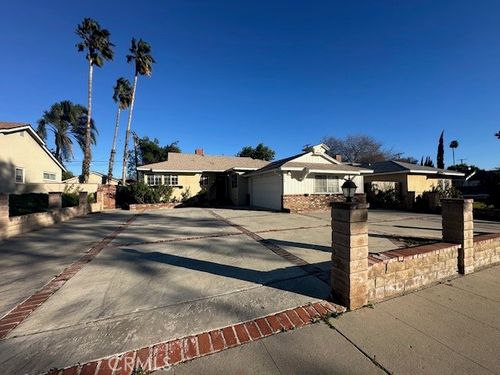 7754 Loma Verde Ave, Canoga Park, CA, 91304-5145 | Card Image