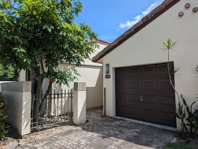 424 Ashwood Place, Home with 2 bedrooms, 2 bathrooms and null parking in Boca Raton FL | Image 1