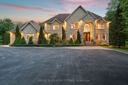 5818 Queenscourt Cres, Manotick, ON, K4M1K3 | Card Image