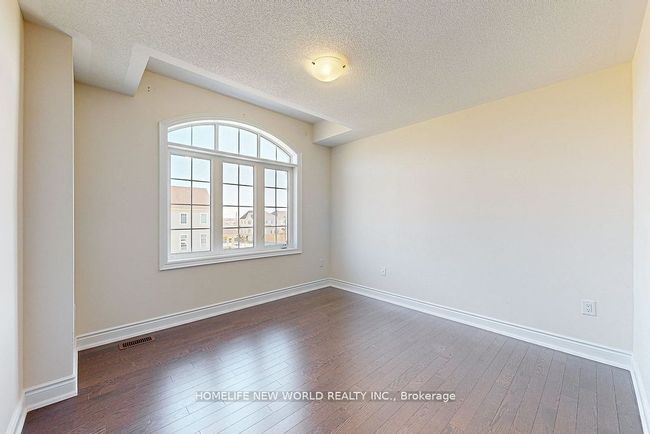 28 Av Horizon, House attached with 4 bedrooms, 3 bathrooms and 4 parking in Millbrook ON | Image 19