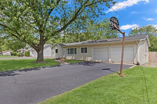 3426 Country Club Ave, Gurnee, IL, 60031-5554 | Card Image