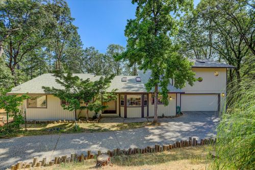18069 Norlene Way, Grass Valley, CA, 95949-7312 | Card Image