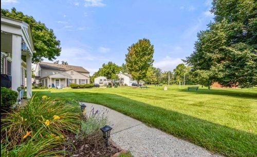 2924 Meadowbrook Ct, Lake Orion, MI, 48360-1726 | Card Image