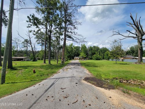1505 E Third St, Forest, MS, 39074-4414 | Card Image