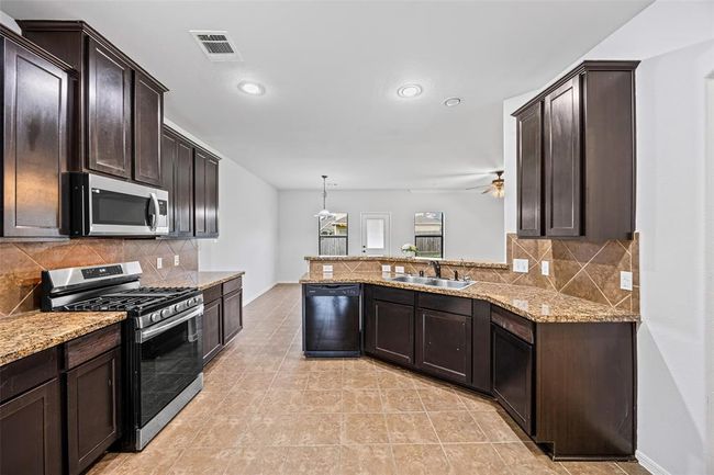 9203 Sasson Blvd, House other with 5 bedrooms, 3 bathrooms and 2 parking in Houston TX | Image 9