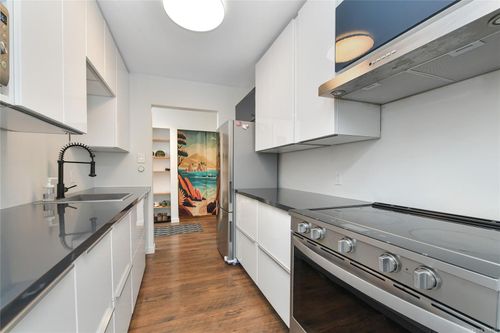 208-955 Dingley Dell, Esquimalt, BC, V9A5R6 | Card Image