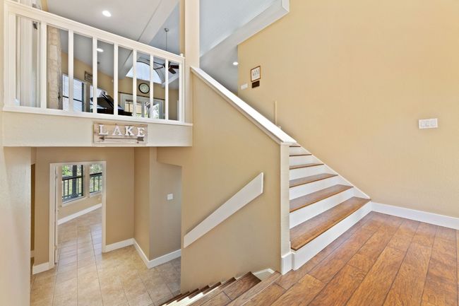 Beautiful entrance slitting both levels. | Image 14