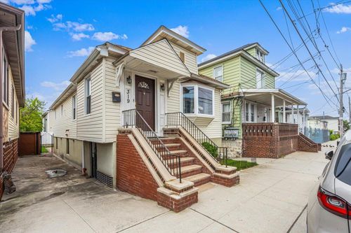 319 Beach 47th St, Far Rockaway, NY, 11691-1116 | Card Image