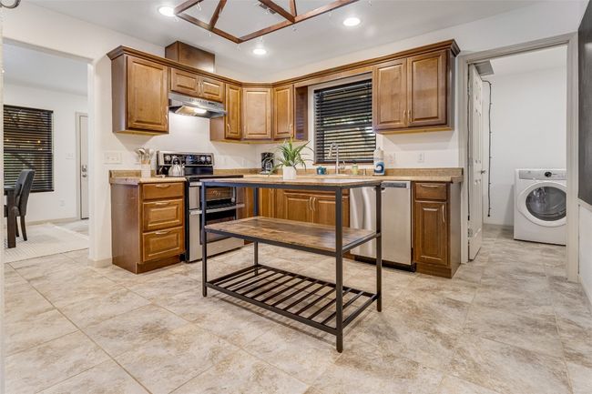 Main house kitchen | Image 10