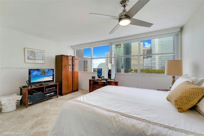 APT-1407C - 1420 Brickell Bay Dr, Condo with 2 bedrooms, 2 bathrooms and null parking in Miami FL | Image 14