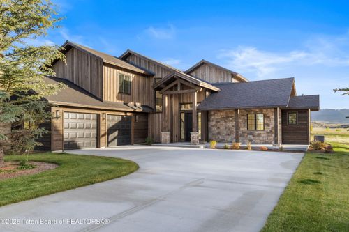 555 Silver Fox Ln, Victor, ID, 83455-5291 | Card Image