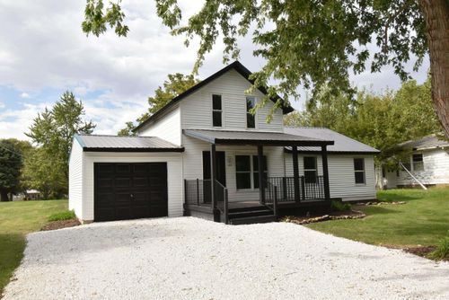 104 S Maple Street, Earl Park, IN, 47942-8539 | Card Image
