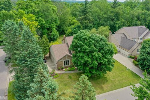 2821 Portage Trail Dr, Rochester Hills, MI, 48309-3212 | Card Image