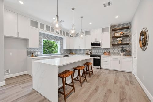 d-1122 W 16th St, Houston, TX, 77008-4785 | Card Image
