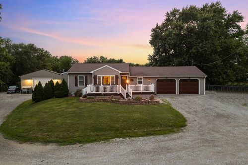 626 S Mississippi St, Blue Grass, IA, 52726-9686 | Card Image