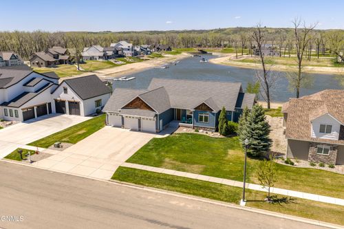 2916 Whisper Dr, Bismarck, ND, 58504-8505 | Card Image