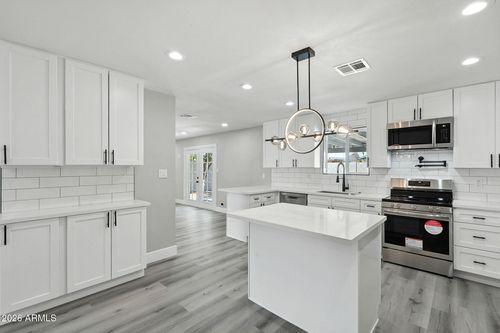 3122 W Joan De Arc Ave, Phoenix, AZ, 85029-1225 | Card Image