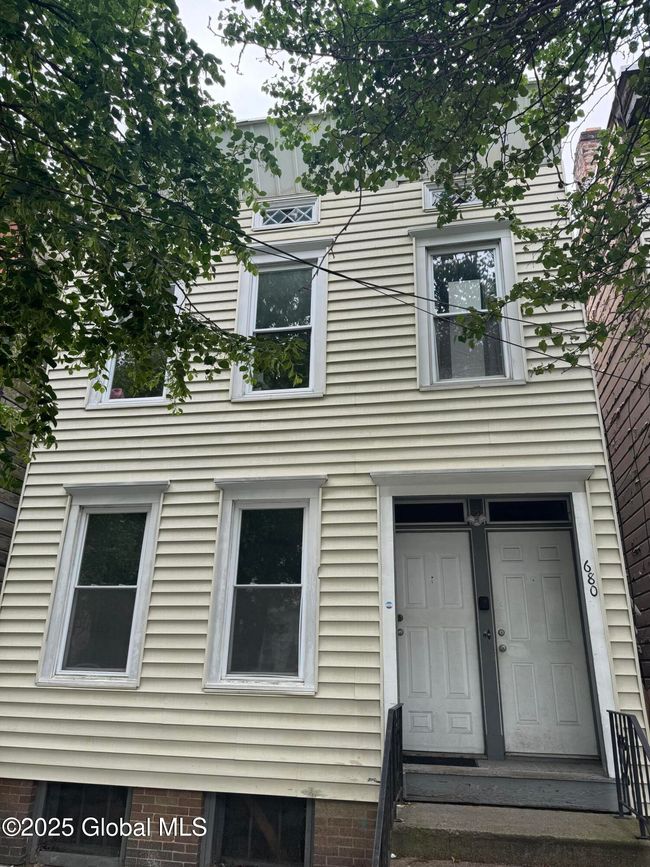 1 - 680 State St, Home with 2 bedrooms, 1 bathrooms and null parking in Albany NY | Image 9
