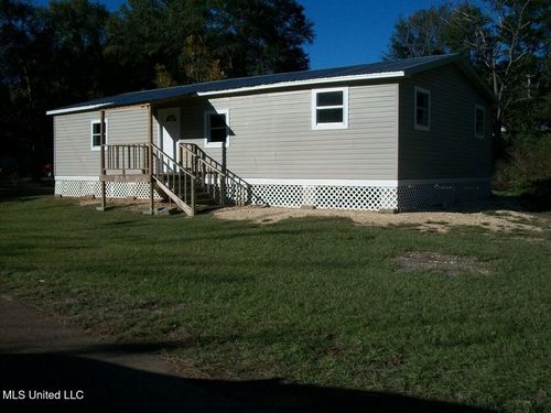 42 Railroad Ave, Bude, MS, 39630-1001 | Card Image