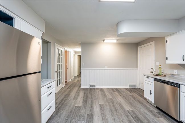 Plenty of space in this eat in kitchen for casual dining. | Image 16