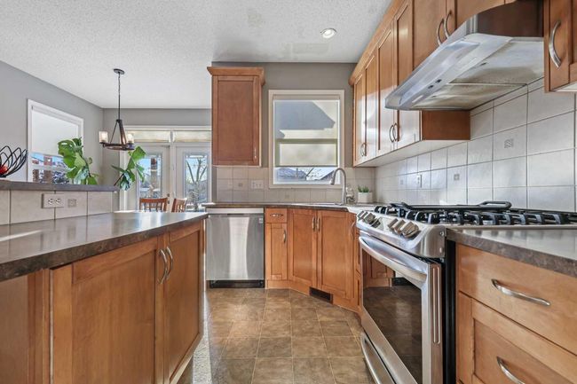 716 Boulder Creek Drive Se, House other with 4 bedrooms, 4 bathrooms and 4 parking in Langdon AB | Image 9