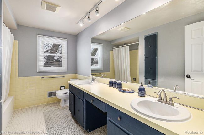 4819 Thorntree Dr, House other with 4 bedrooms, 3 bathrooms and null parking in West Bloomfield MI | Image 30