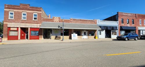 105 Grand Ave E, Grand Meadow, MN, 55936-1447 | Card Image