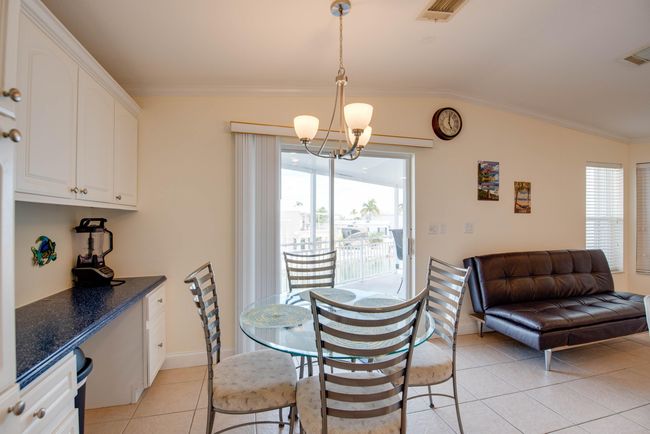 Eat in Kitchen | Image 7