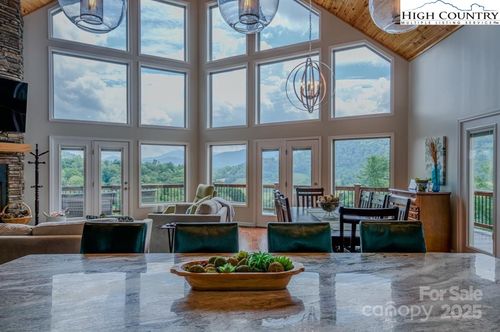 27 Country Beech Ln, Burnsville, NC, 28714-0440 | Card Image