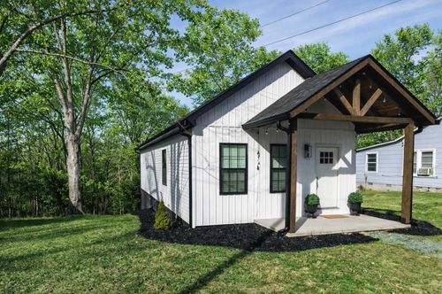 112 Wells St, Centerville, TN, 37033-1714 | Card Image