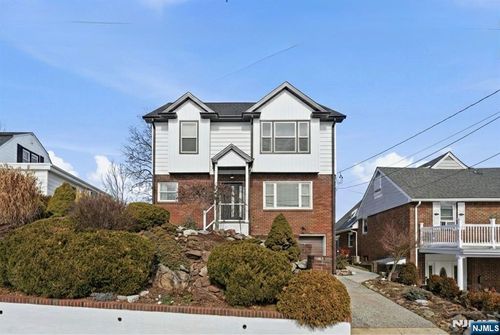 60 Rollins Ave, Clifton, NJ, 07011-3517 | Card Image