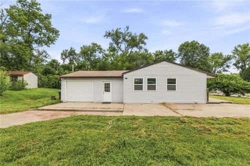 5138 N Corrington Ave, Kansas City, MO, 64119-4016 | Card Image
