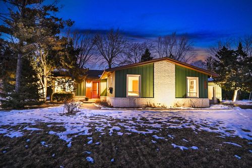 13500 W Old Oak Ln, New Berlin, WI, 53151-2534 | Card Image