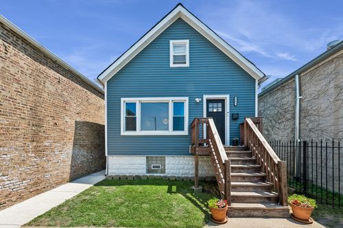 8243 S Halsted St, CHICAGO, IL, 60620-1923 | Card Image