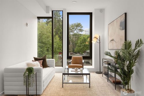 apt-202-999 110th Ave Ne, Bellevue, WA, 98004-4762 | Card Image