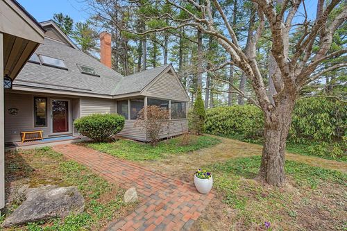 28 The Seasons, New London, NH, 03257-4403 | Card Image