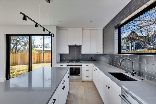 1804 Sylvan Dr, House other with 2 bedrooms, 3 bathrooms and 1 parking in Austin TX | Image 26